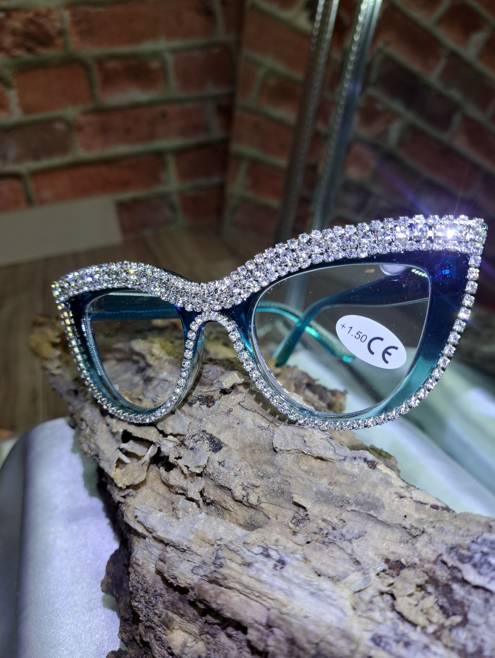 1:50 Blue Rhinestone Cat-Eye READING - Picture 3 of 7